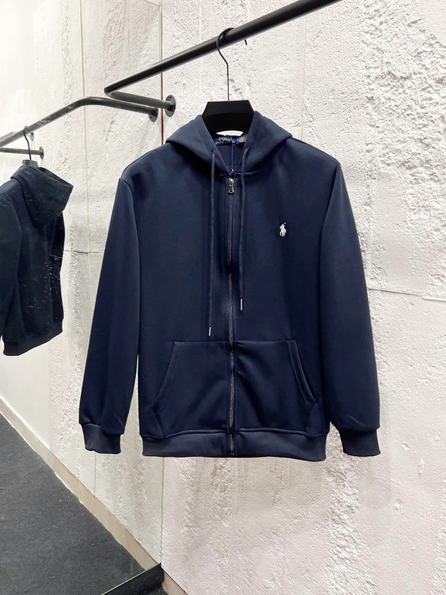 🅿️250 Style number: T63 pure cotton zipper sweatshirt, milk white, black, navy blue, gray, four colors Size: M-90-110 catties L-110-130 catties XL-130-150 catties 2XL-150-170 catties Color: navy blue